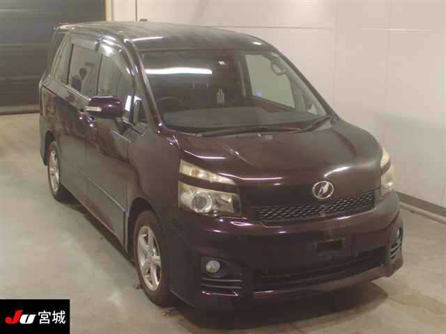 TOYOTA VOXY 2010