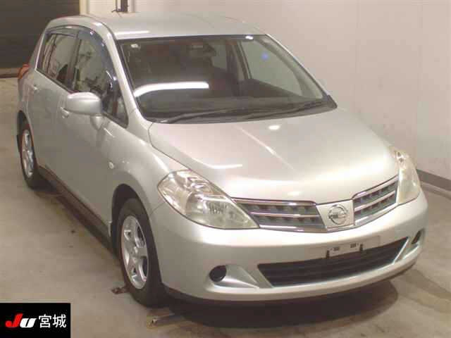 NISSAN TIIDA 2010