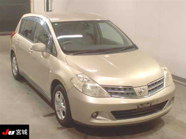 NISSAN TIIDA 2010