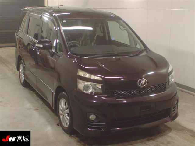 TOYOTA VOXY 2010