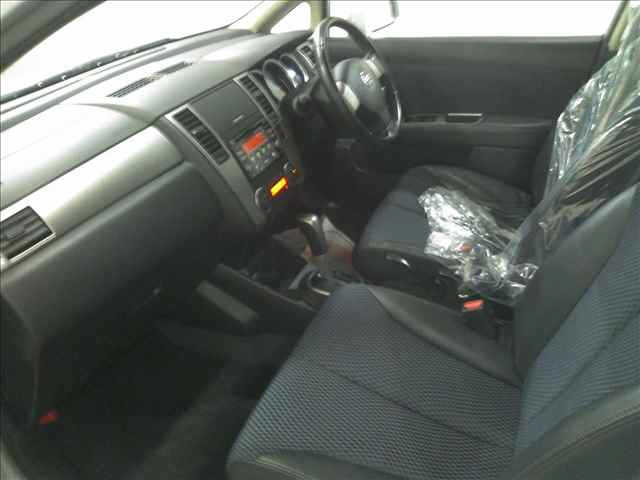 NISSAN TIIDA 2010