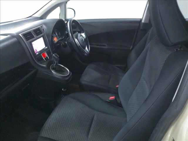 TOYOTA RACTIS 2011