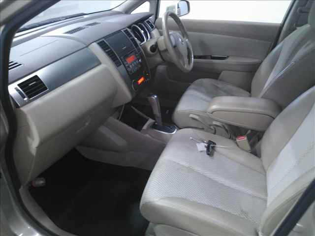 NISSAN TIIDA 2010