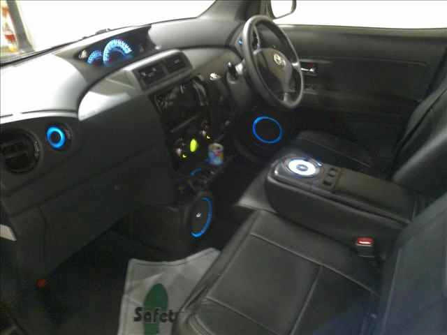 TOYOTA BB 2013