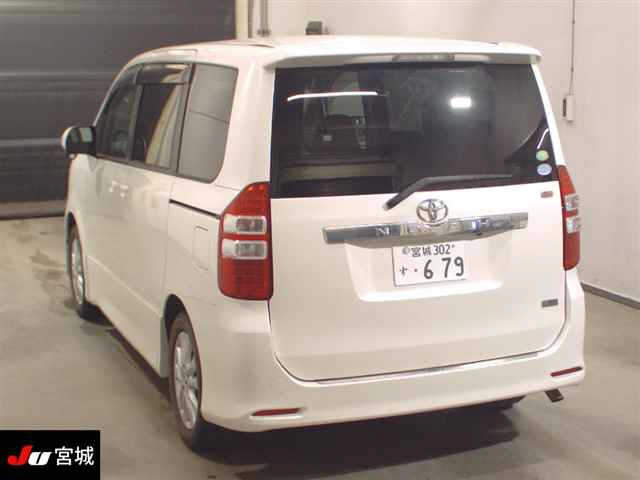 TOYOTA NOAH 2012