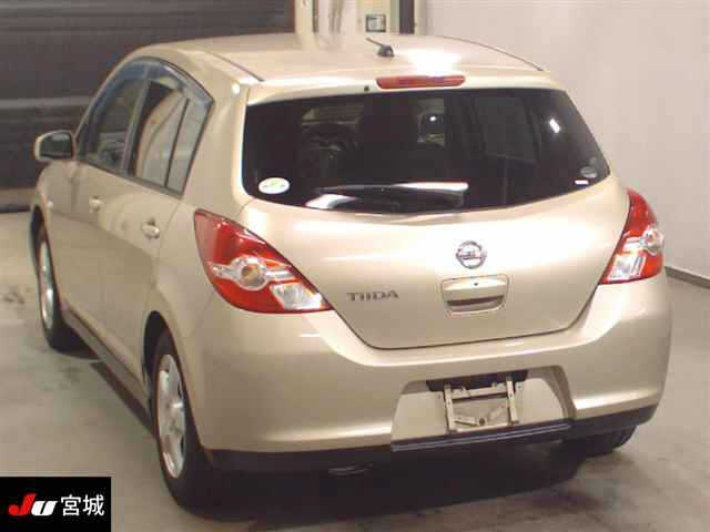 NISSAN TIIDA 2010