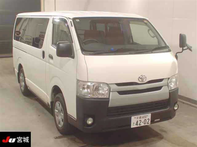 TOYOTA HIACE VAN 2015