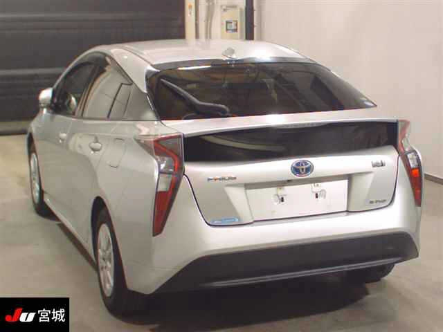 TOYOTA PRIUS 2016