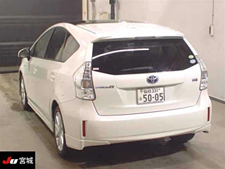 TOYOTA PRIUS ALPHA 2013