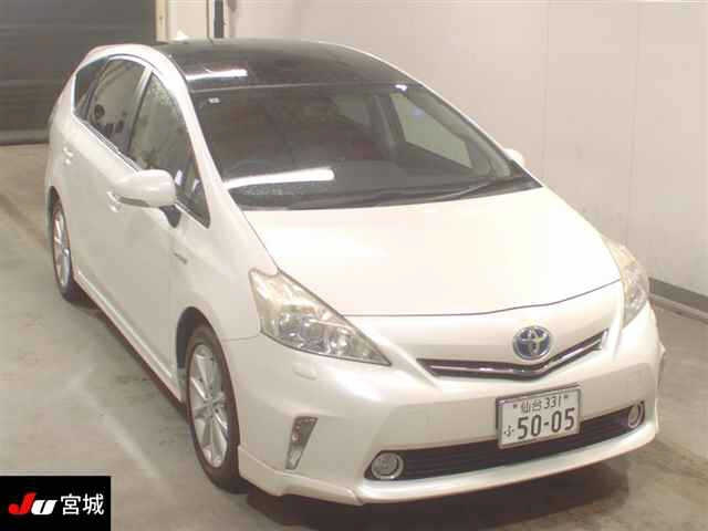 TOYOTA PRIUS ALPHA 2013