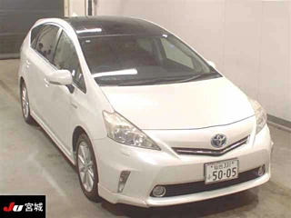 TOYOTA PRIUS ALPHA 2013