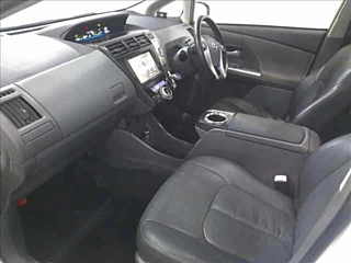TOYOTA PRIUS ALPHA 2013