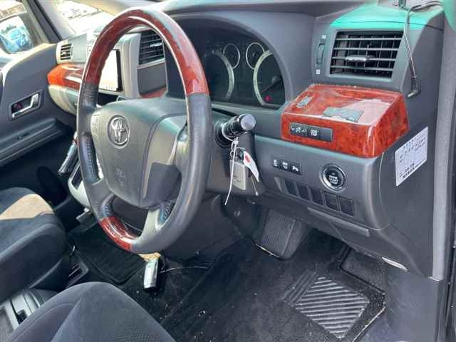 TOYOTA VELLFIRE 2010