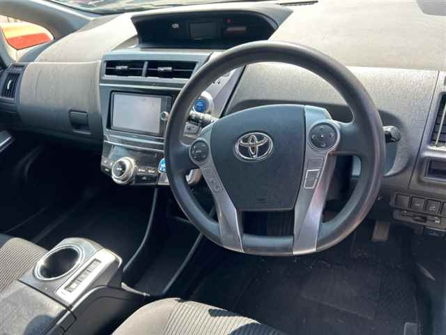 TOYOTA PRIUS ALPHA 2015