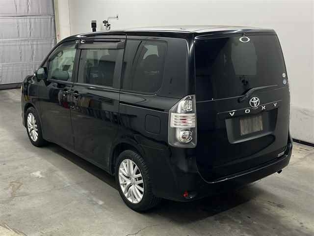 TOYOTA VOXY 2009