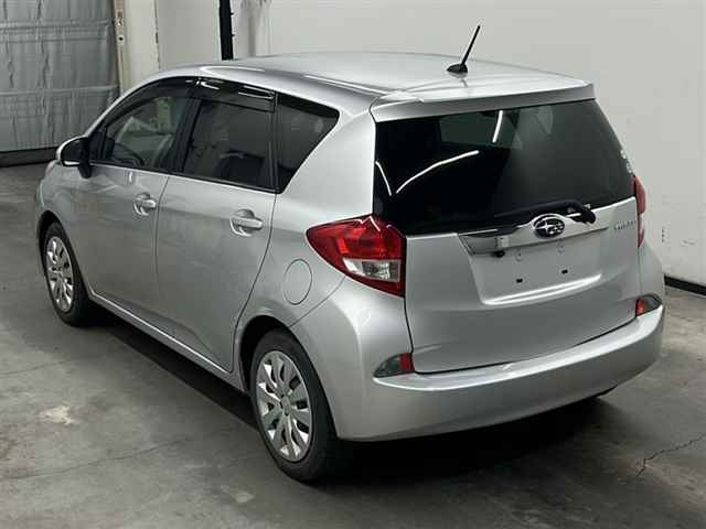 SUBARU TREZIA 2011