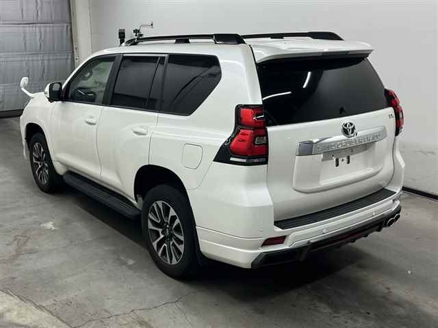 TOYOTA LAND CRUISER PRADO 2023