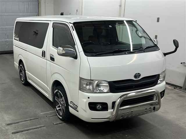 TOYOTA HIACE VAN 2009