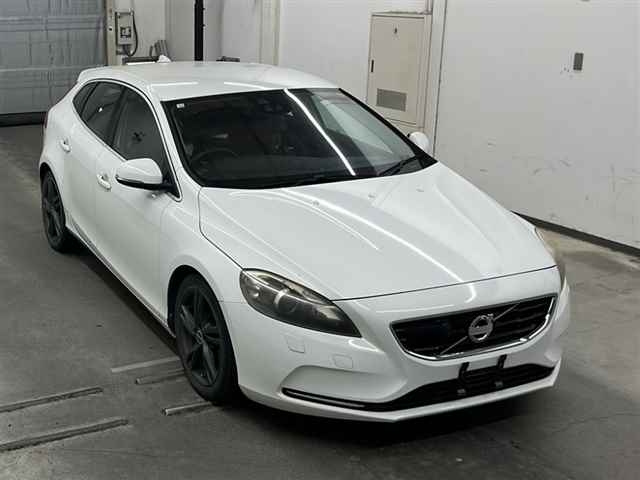 VOLVO V40 2014