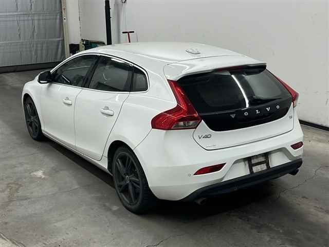 VOLVO V40 2014