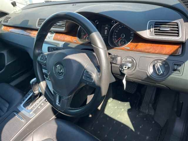 VOLKSWAGEN PASSAT VARIANT 2014