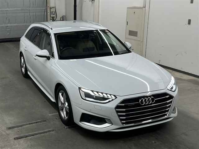 AUDI A4 2023