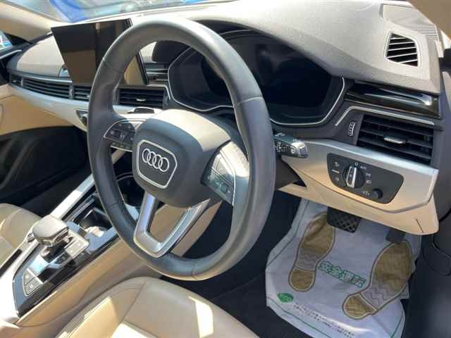 AUDI A4 2023
