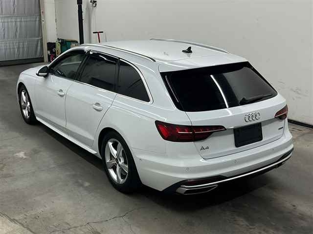 AUDI A4 2023