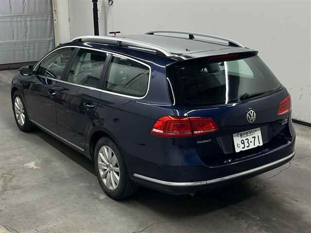 VOLKSWAGEN PASSAT VARIANT 2011