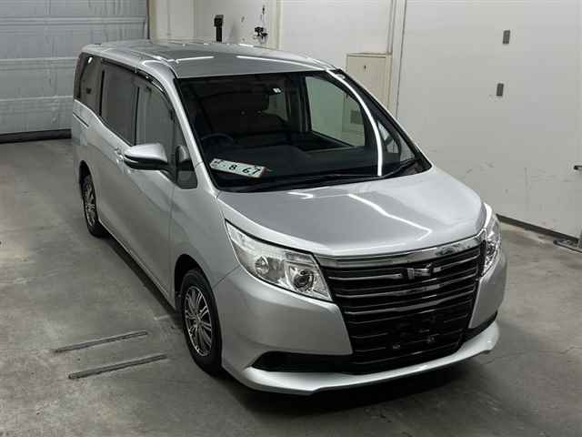 TOYOTA NOAH 2014