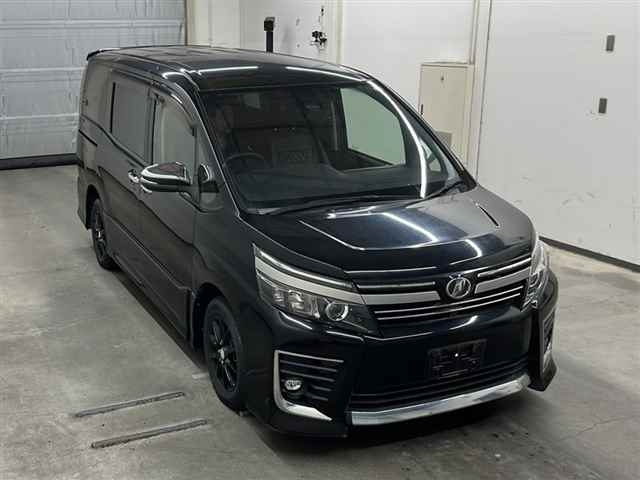 TOYOTA VOXY 2017