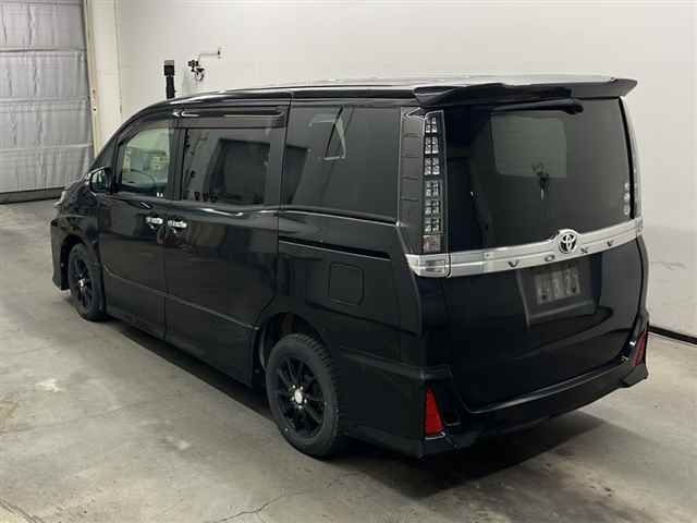 TOYOTA VOXY 2017