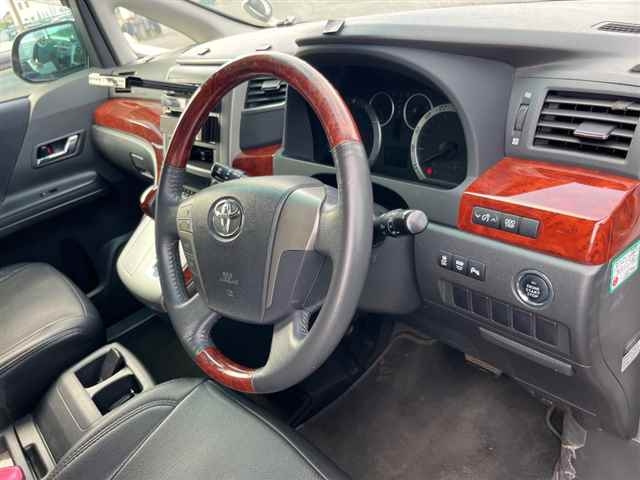TOYOTA ALPHARD 2010