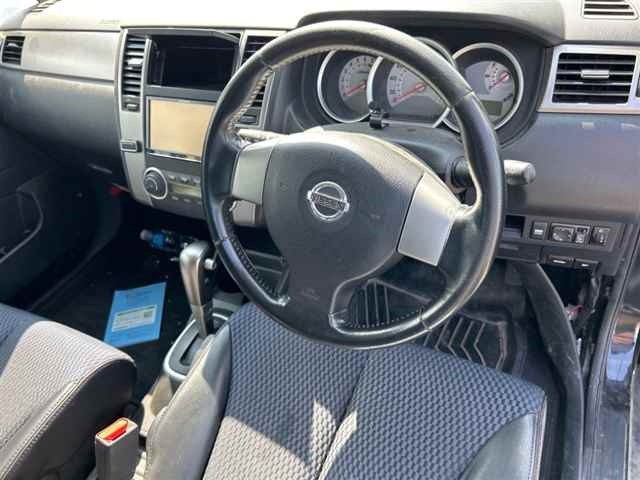 NISSAN TIIDA 2011