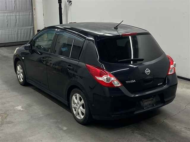 NISSAN TIIDA 2011