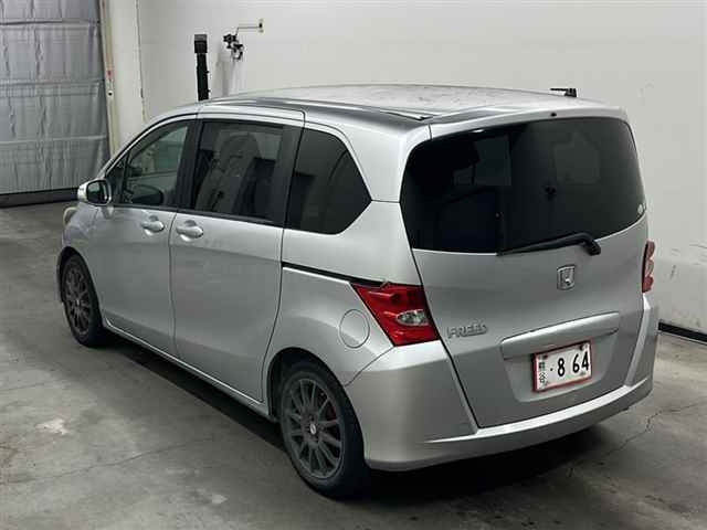 HONDA FREED 2010