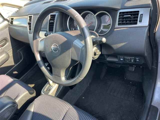 NISSAN TIIDA 2011
