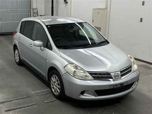 NISSAN TIIDA 2011