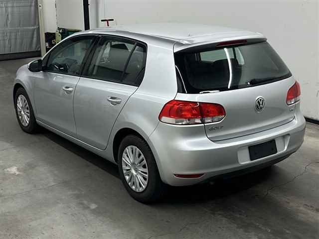 VOLKSWAGEN GOLF 2010
