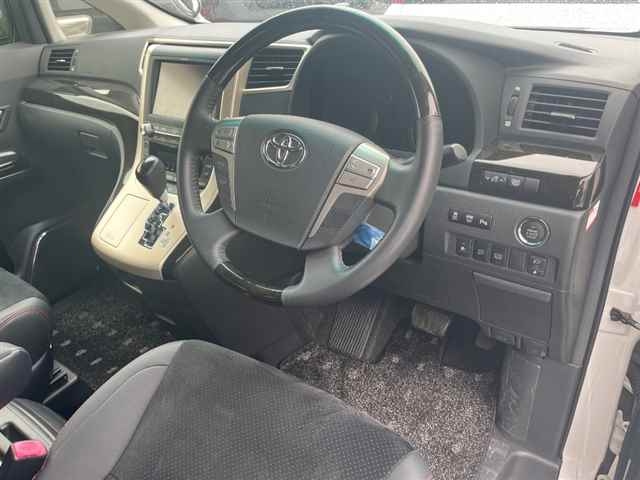 TOYOTA VELLFIRE 2013