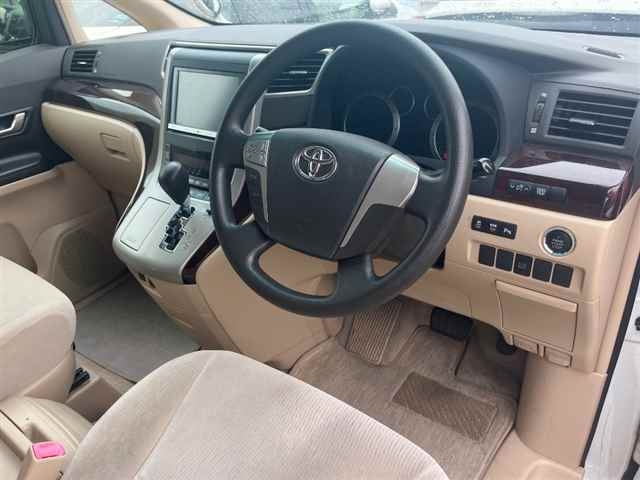TOYOTA VELLFIRE 2013