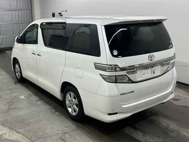 TOYOTA VELLFIRE 2013