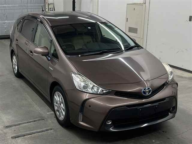 TOYOTA PRIUS ALPHA 2015