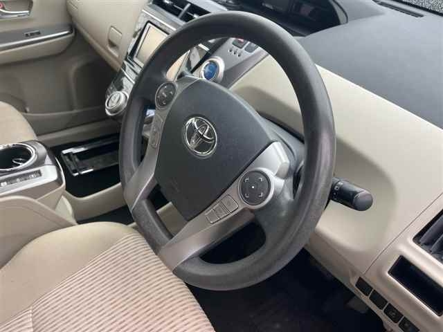 TOYOTA PRIUS ALPHA 2015