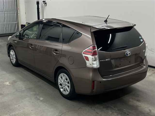 TOYOTA PRIUS ALPHA 2015