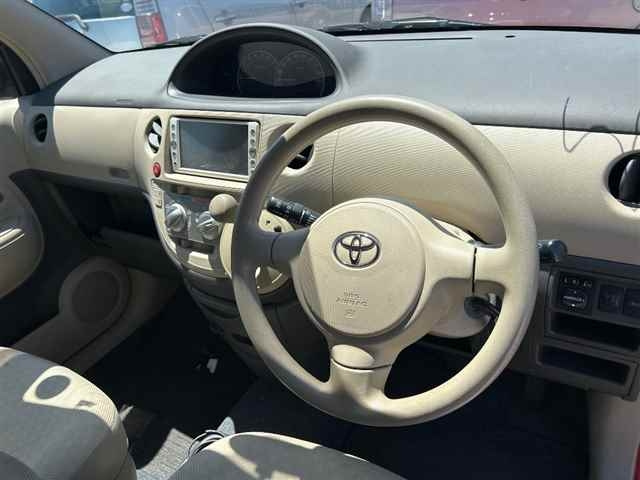 TOYOTA SIENTA 2010