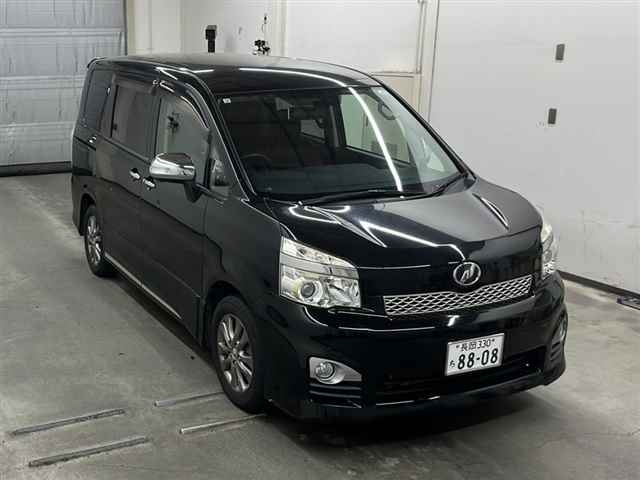 TOYOTA VOXY 2013