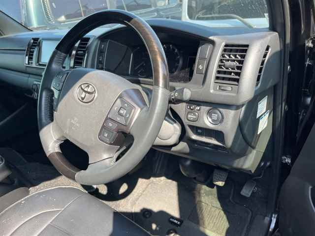 TOYOTA HIACE VAN 2022