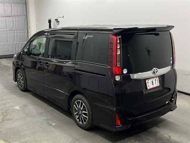 TOYOTA NOAH 2015