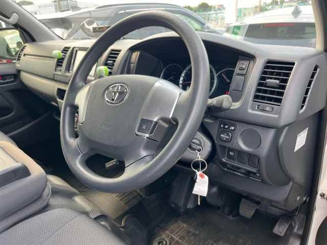 TOYOTA HIACE VAN 2019